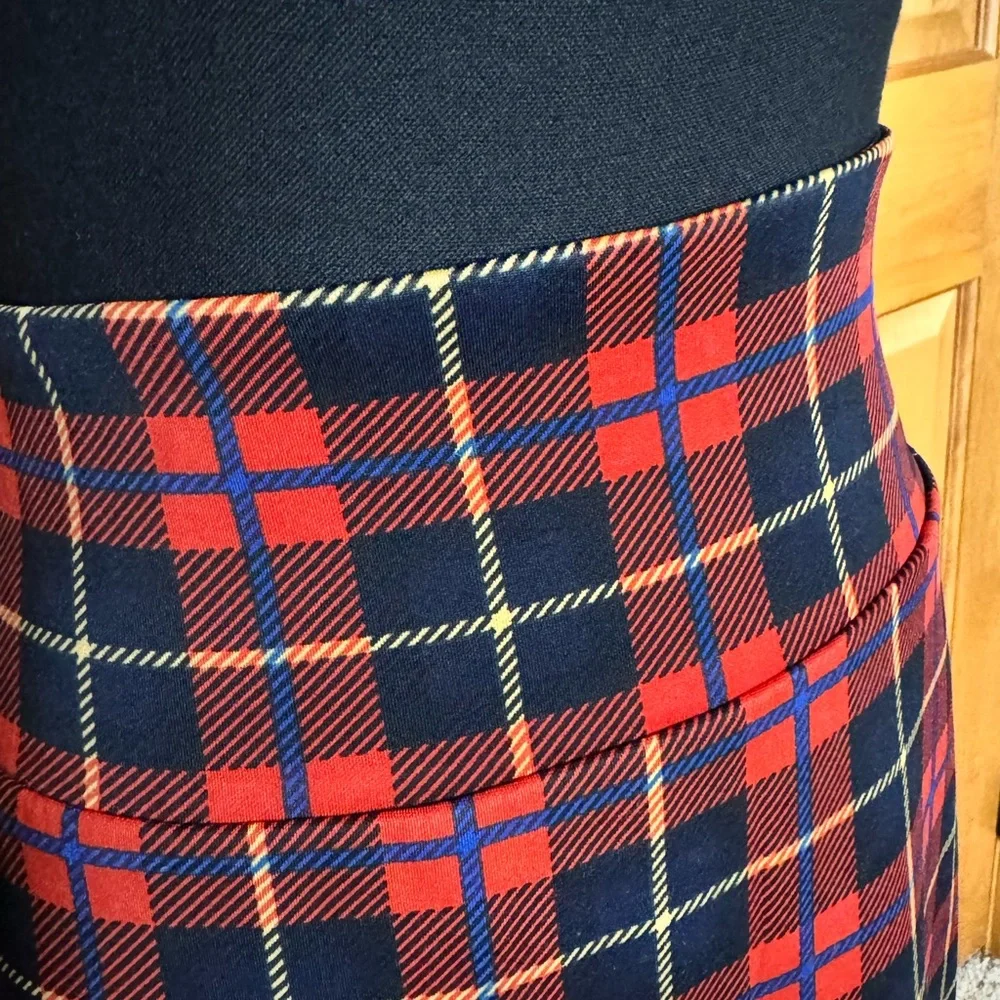 City Chic Plaid Stretchy Pencil Skirt. Knee Length. Size M/16, Red/Multi Plaid - Picture 4 of 8